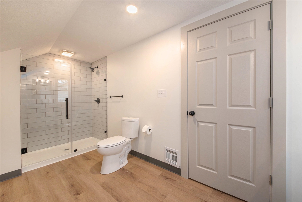 100 Knapp Street, Grand Rapids, MI, 49505-6231