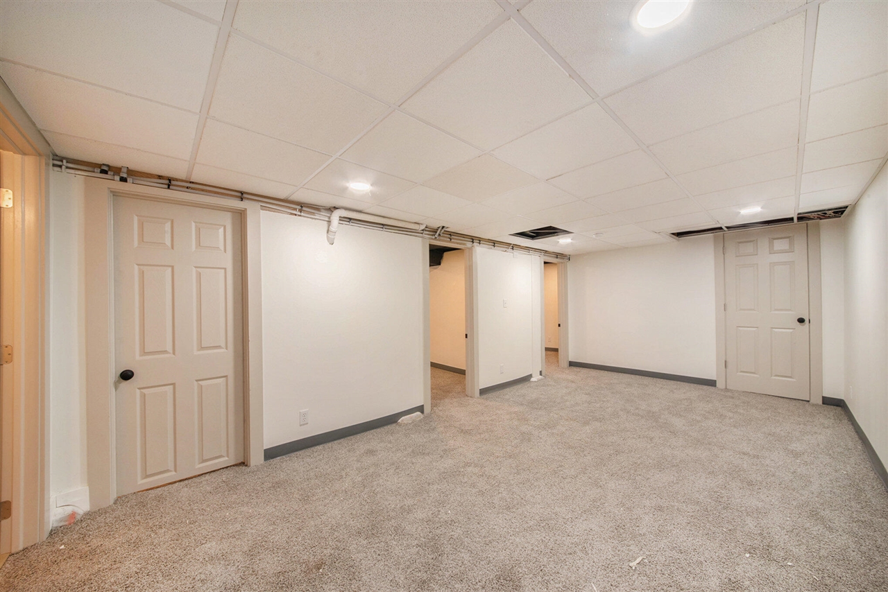 100 Knapp Street, Grand Rapids, MI, 49505-6231