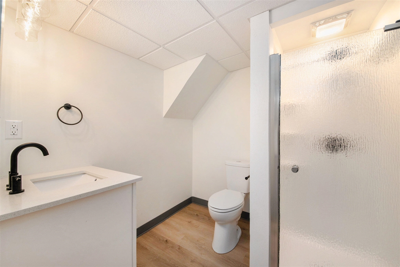 100 Knapp Street, Grand Rapids, MI, 49505-6231