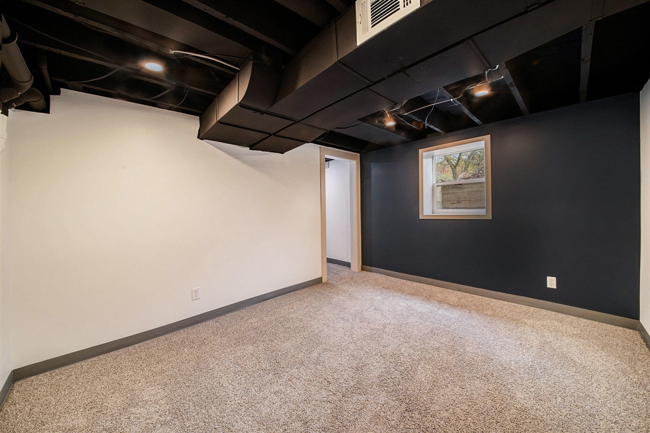 100 Knapp Street, Grand Rapids, MI, 49505-6231