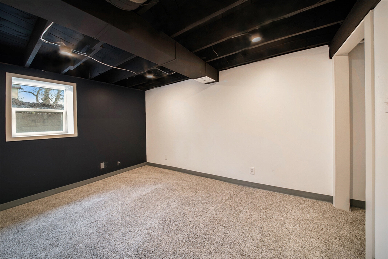 100 Knapp Street, Grand Rapids, MI, 49505-6231