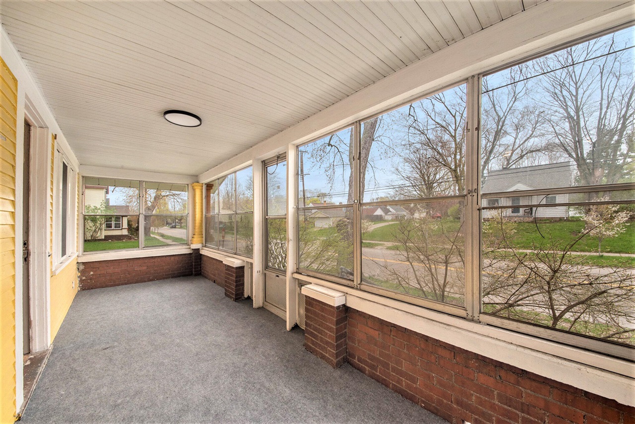 100 Knapp Street, Grand Rapids, MI, 49505-6231