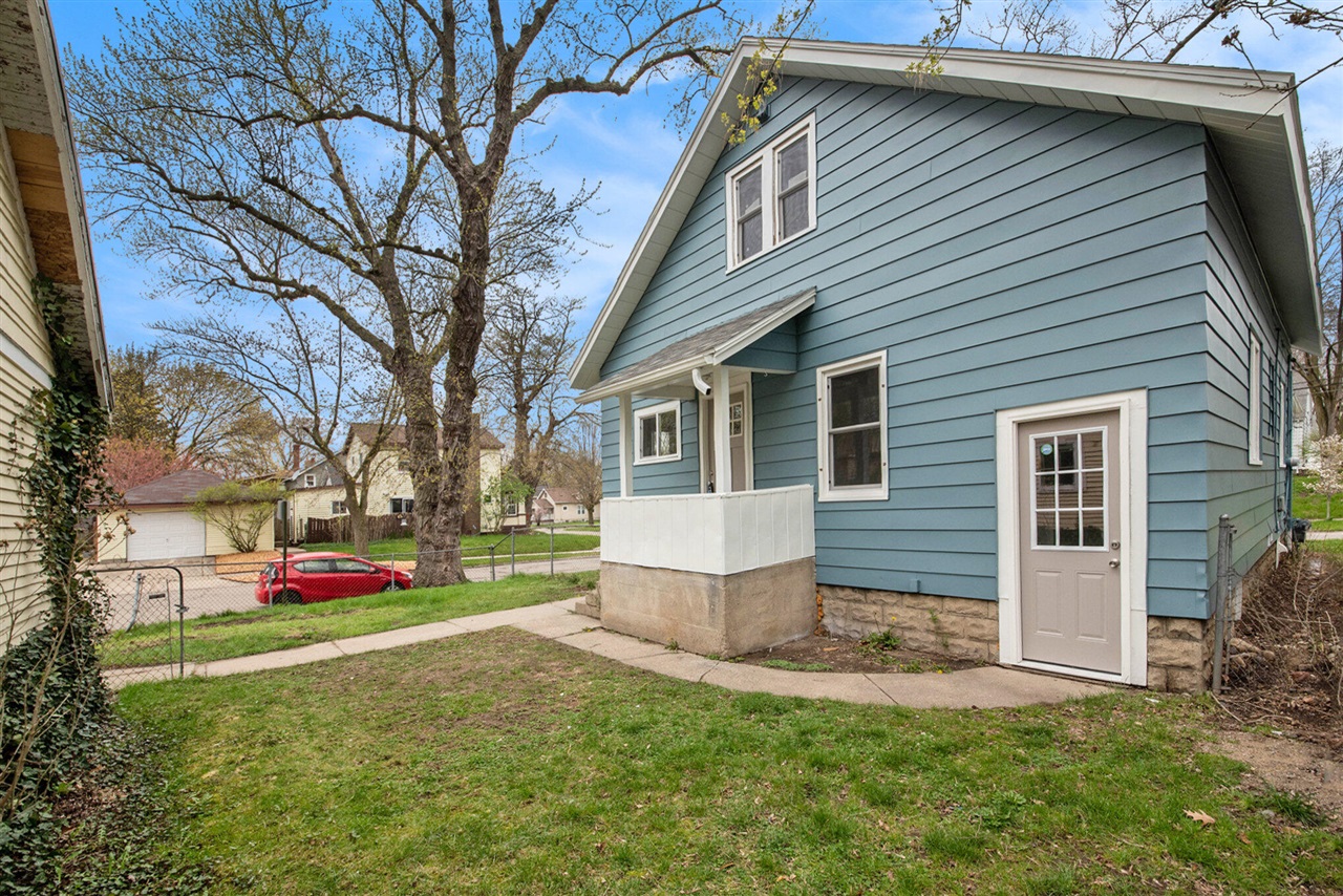 100 Knapp Street, Grand Rapids, MI, 49505-6231