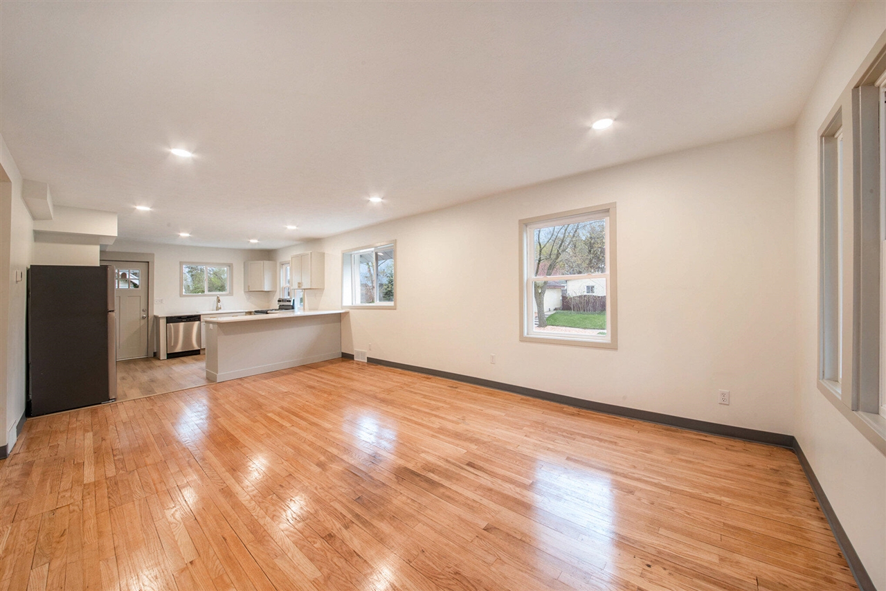 100 Knapp Street, Grand Rapids, MI, 49505-6231