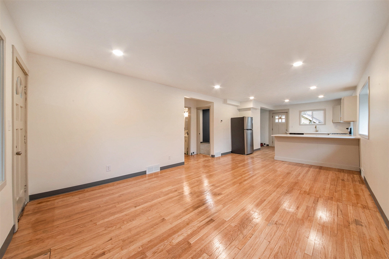 100 Knapp Street, Grand Rapids, MI, 49505-6231