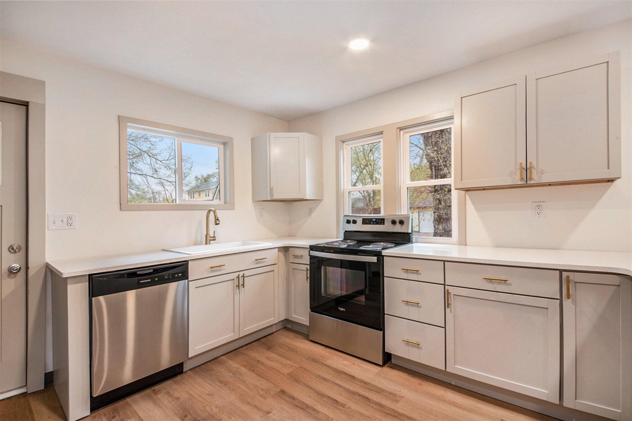 100 Knapp Street, Grand Rapids, MI, 49505-6231