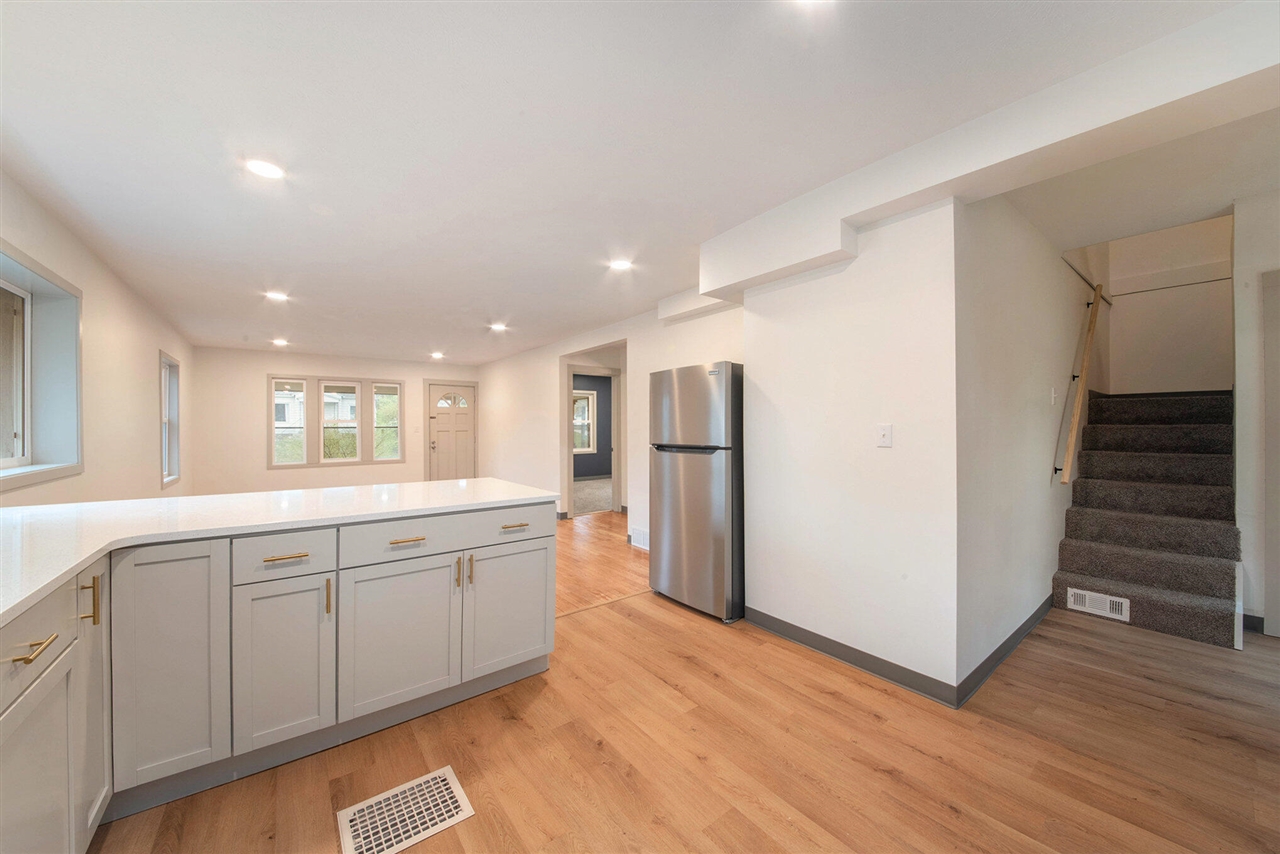 100 Knapp Street, Grand Rapids, MI, 49505-6231