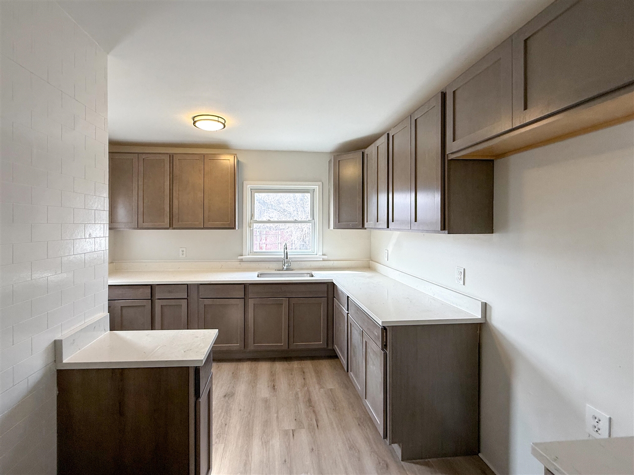 16595 Ardmore Street photo 6