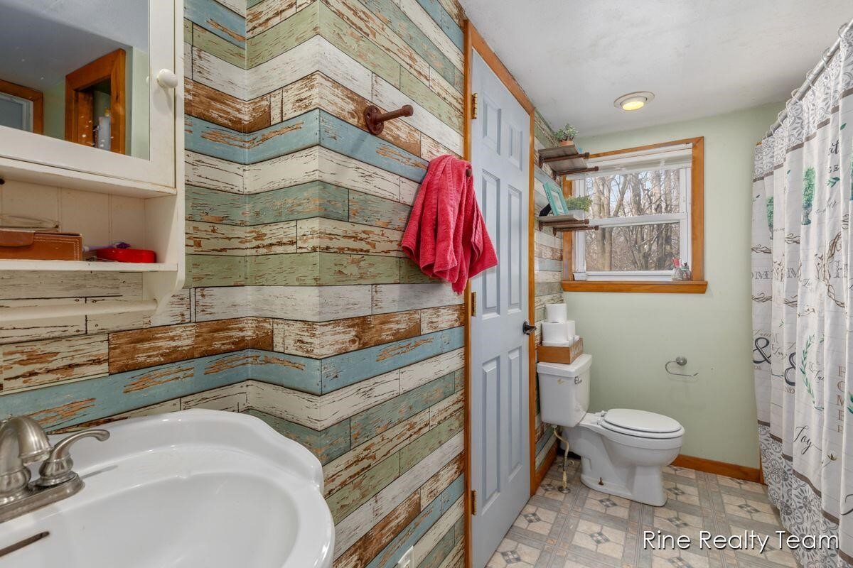 321 E Fenton Street, Union City, MI, 49094-1114