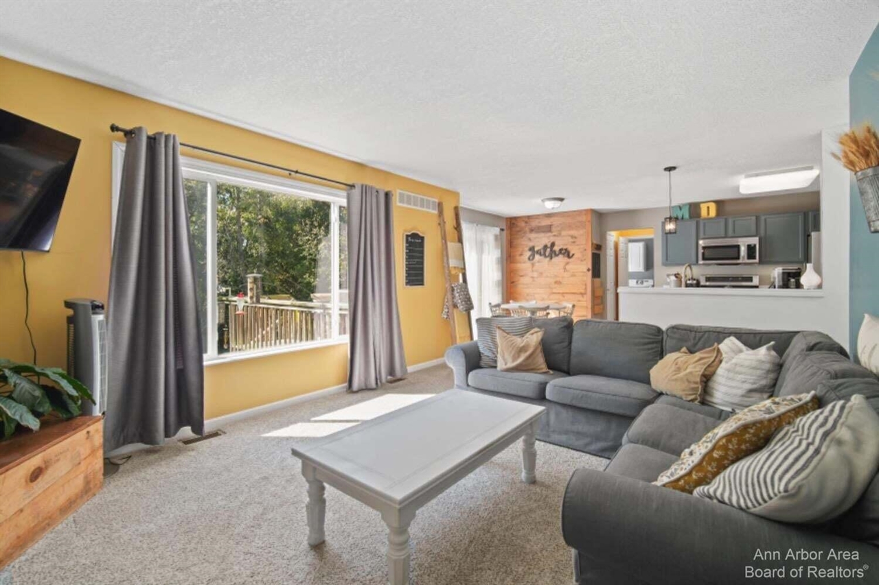 214 Glenwood Circle, Manchester, MI, 48158-8586