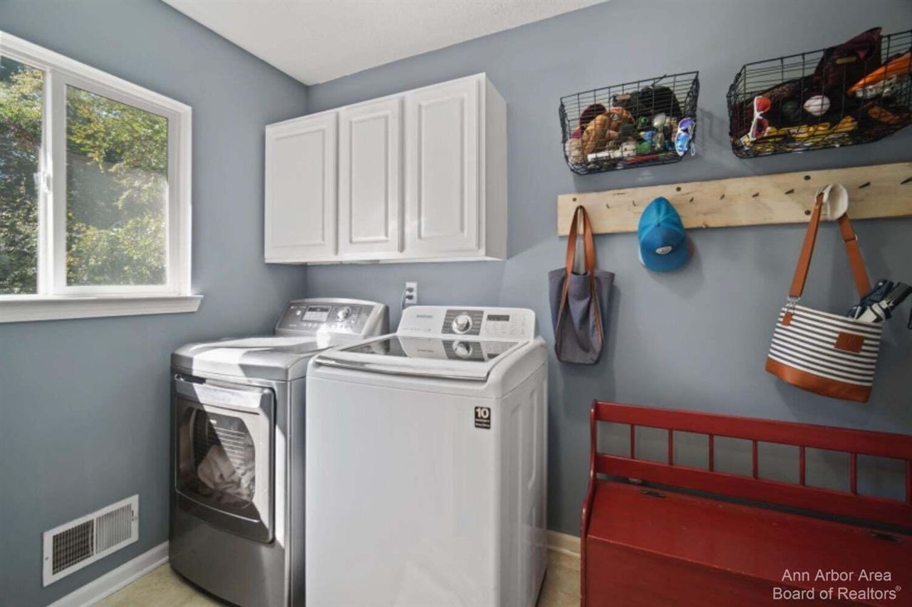 214 Glenwood Circle, Manchester, MI, 48158-8586