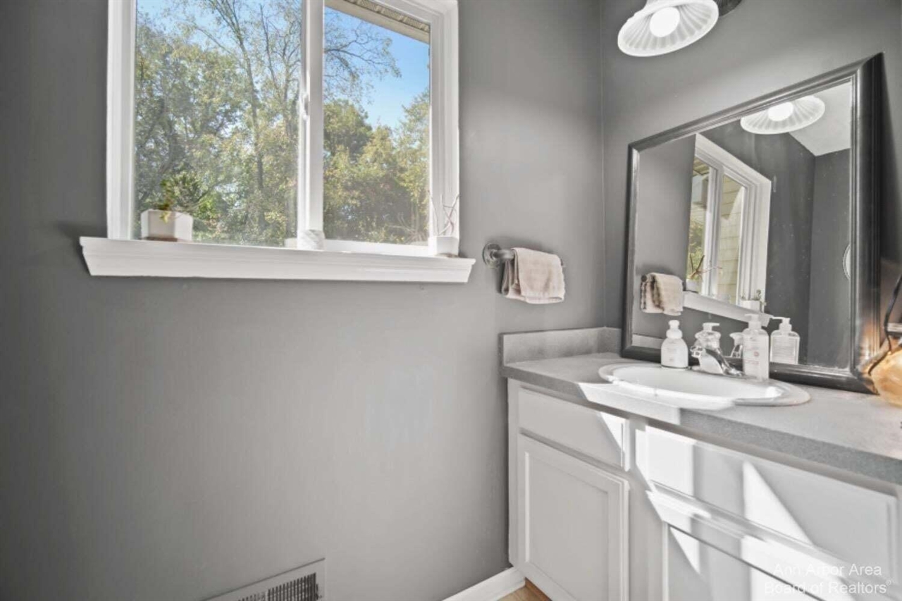 214 Glenwood Circle, Manchester, MI, 48158-8586