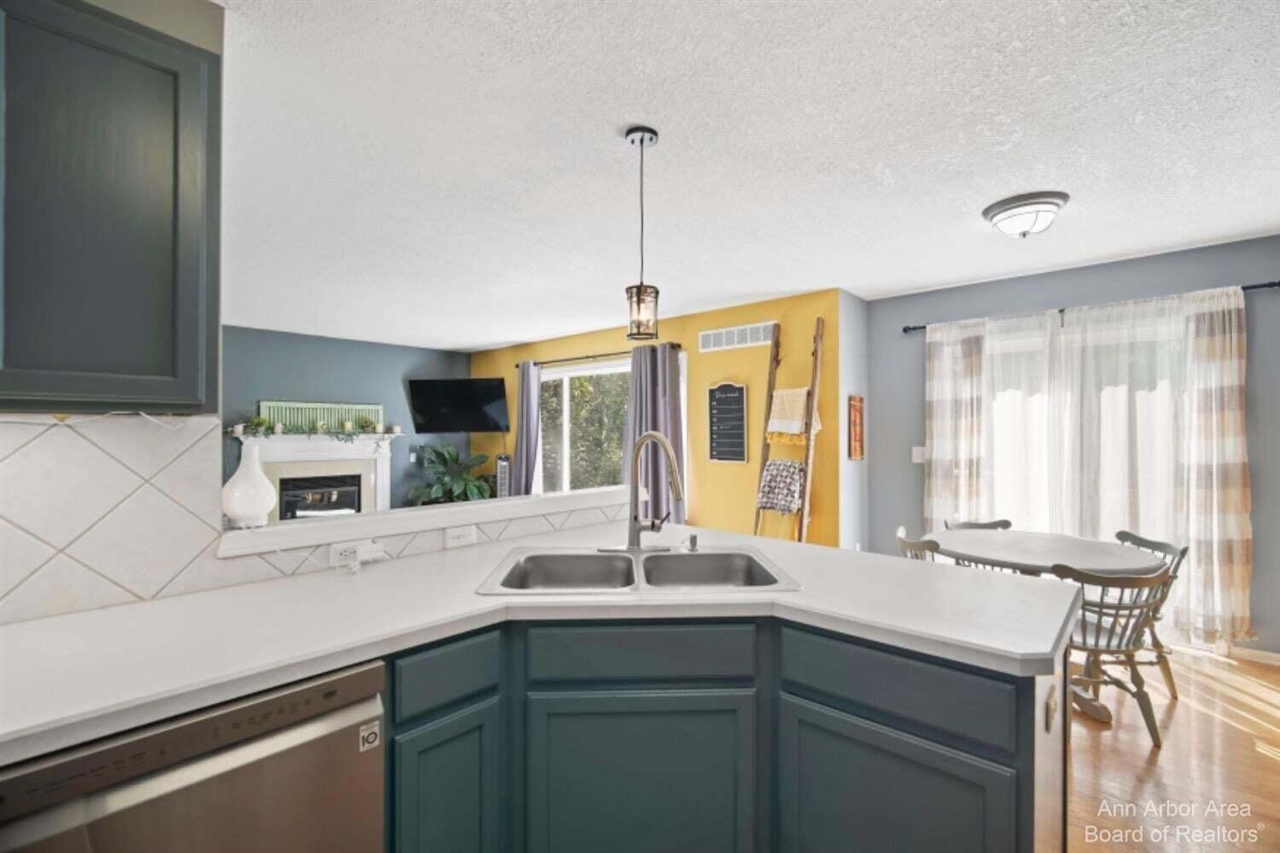 214 Glenwood Circle, Manchester, MI, 48158-8586