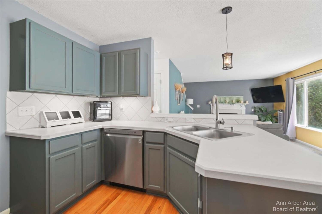 214 Glenwood Circle, Manchester, MI, 48158-8586