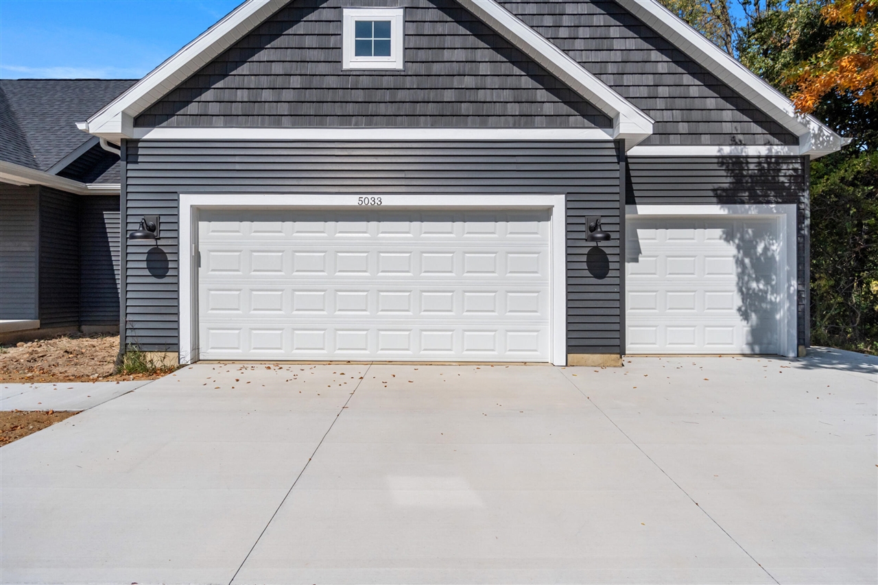 5033 Ikram Oaks Drive, Jackson, MI, 49201