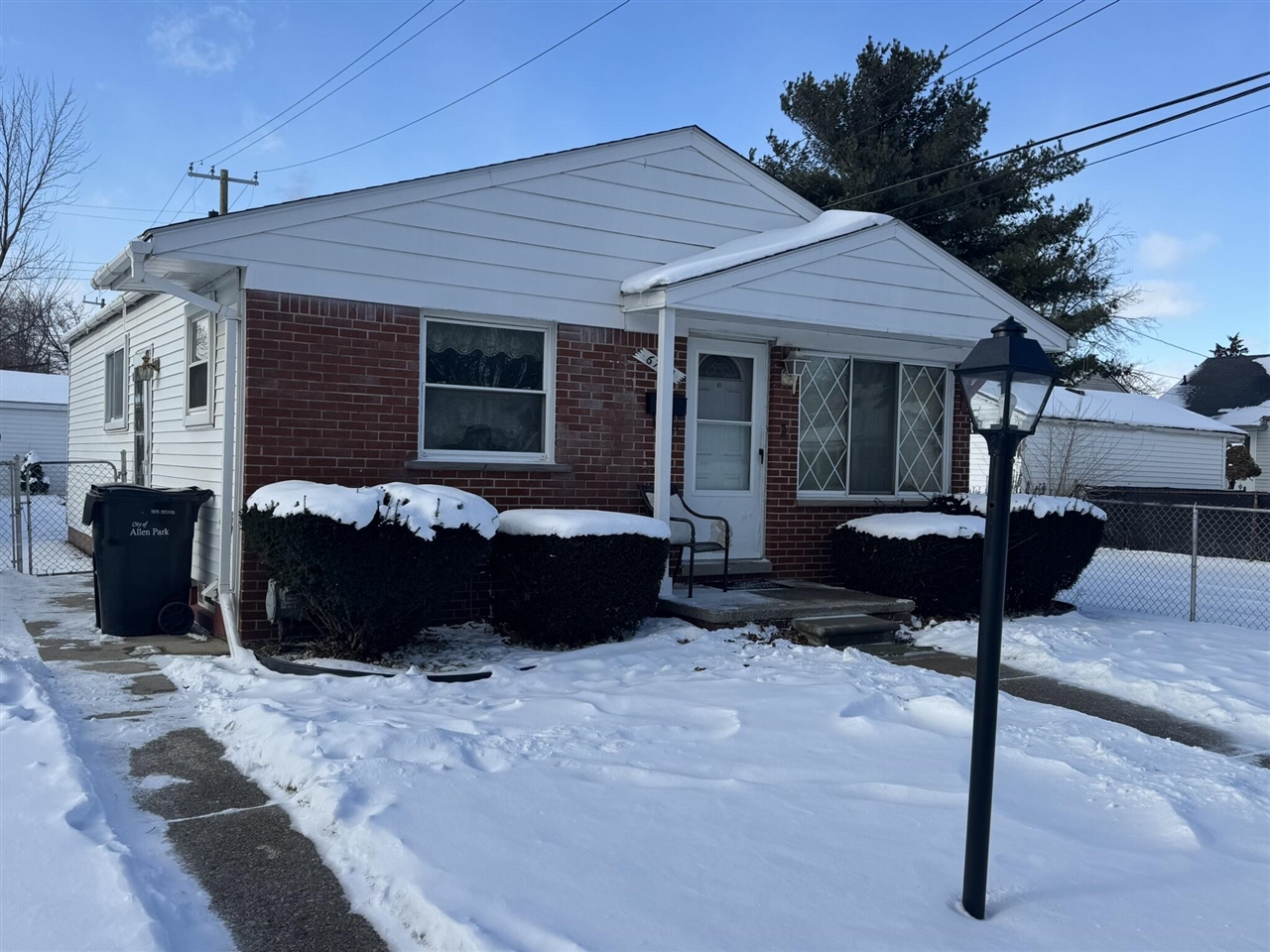 Homes for sale in Allen Park, MI | 6730 Buckingham Ave, Allen Park, MI 48101 | MLS# 70512966