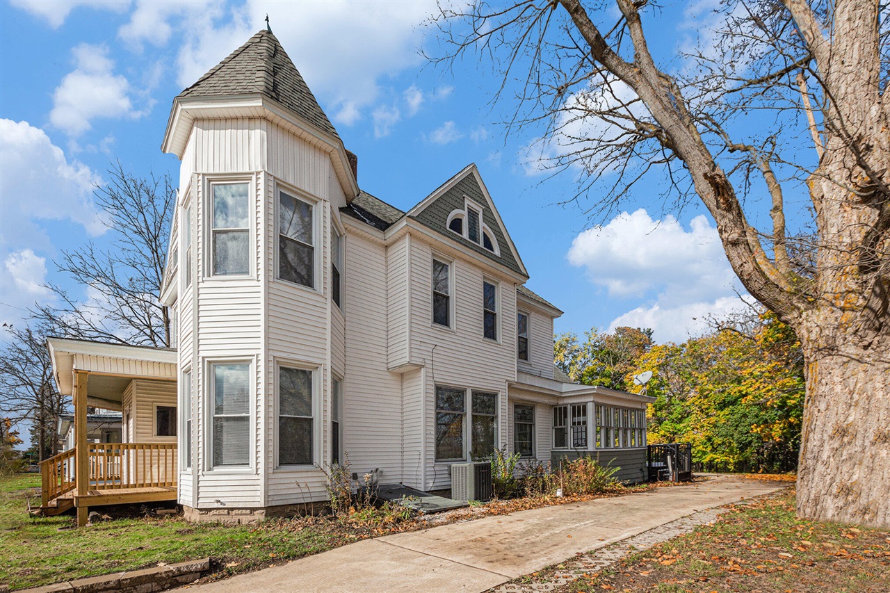 417 Maple Street, Big Rapids, MI, 49307-1837