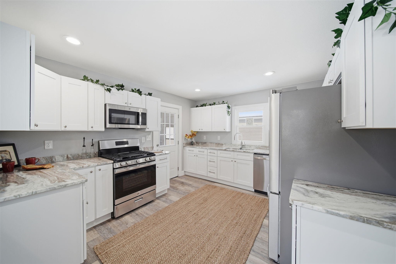 1506 Pringle Avenue, Jackson, MI, 49203-1954