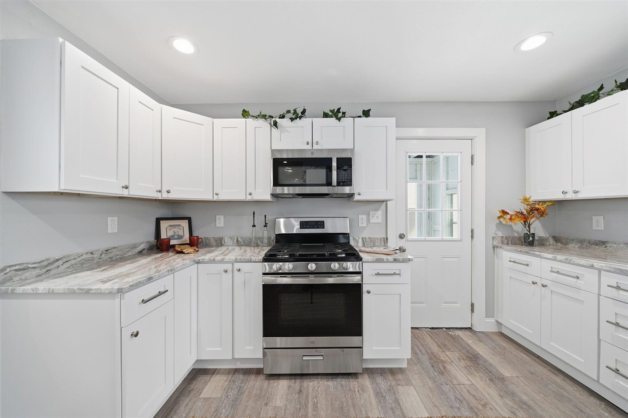 1506 Pringle Avenue, Jackson, MI, 49203-1954