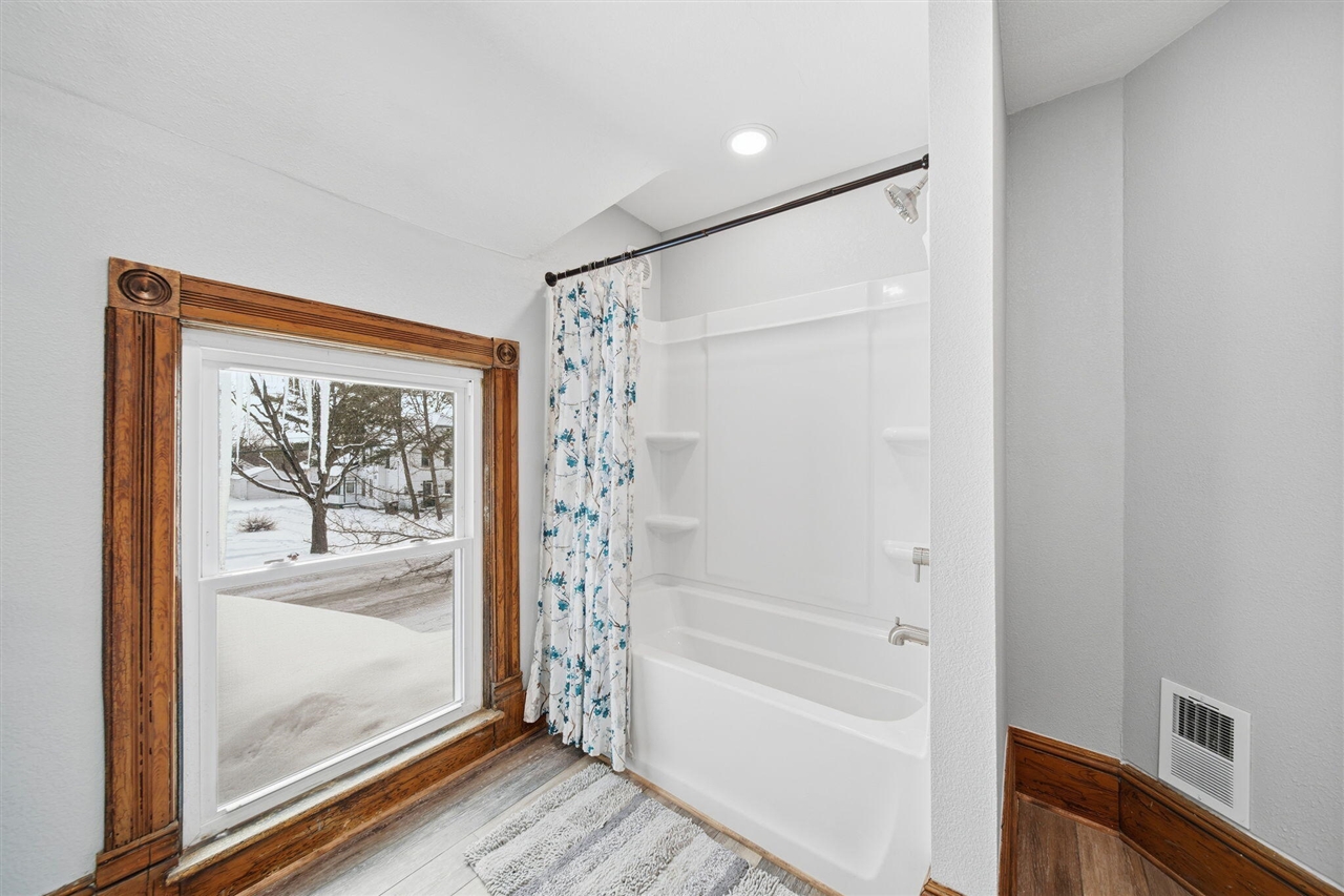 1506 Pringle Avenue, Jackson, MI, 49203-1954