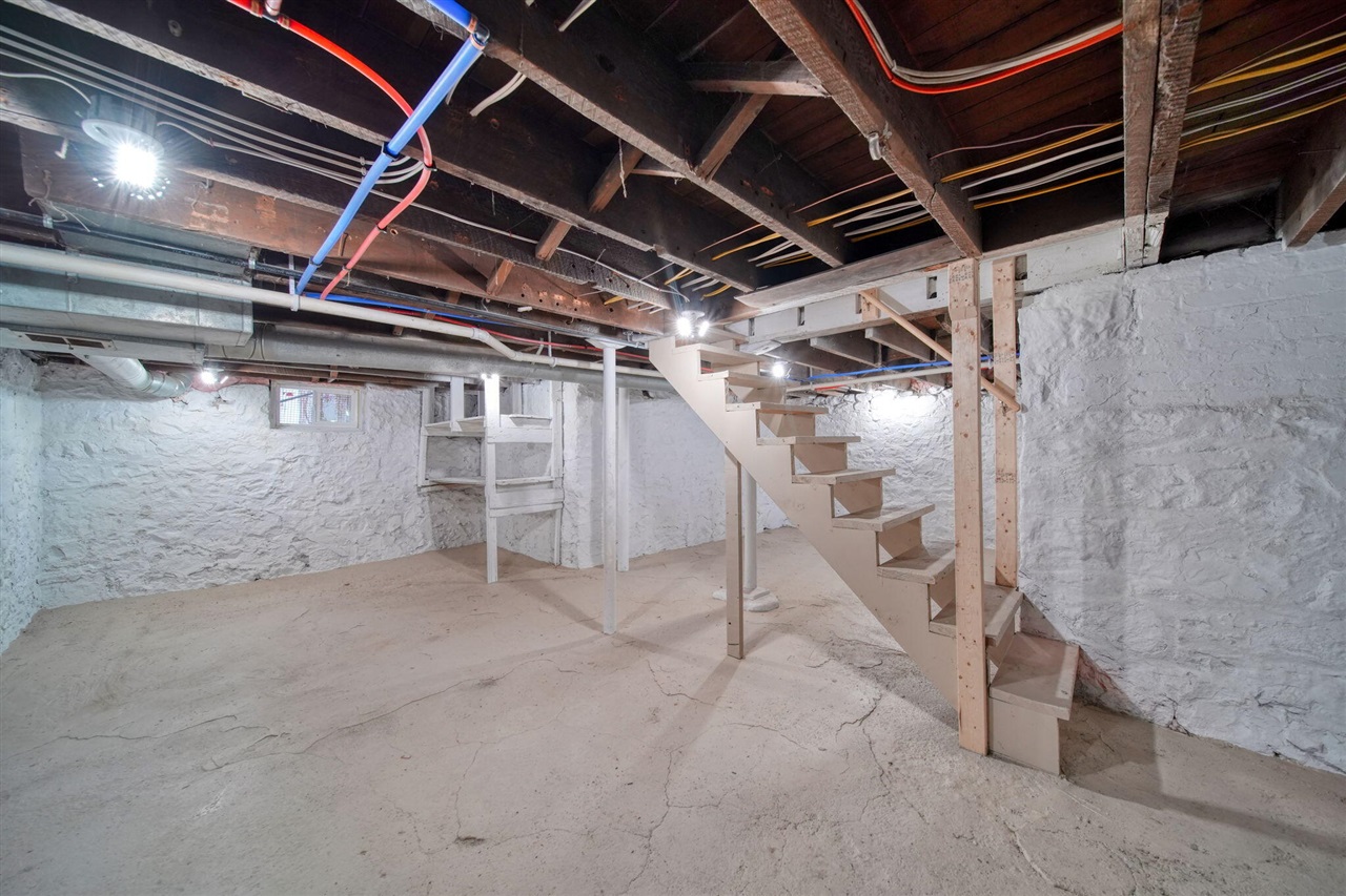 1506 Pringle Avenue, Jackson, MI, 49203-1954