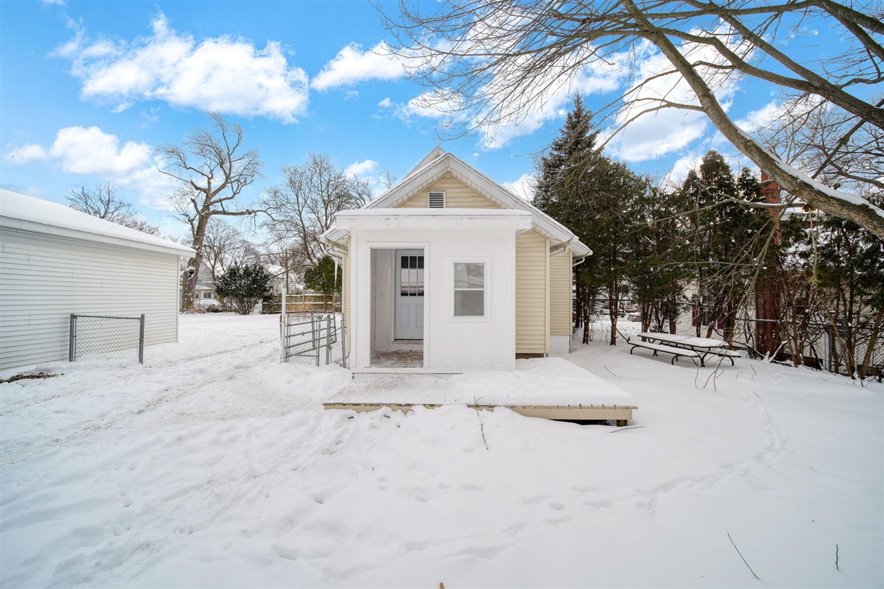 1506 Pringle Avenue, Jackson, MI, 49203-1954