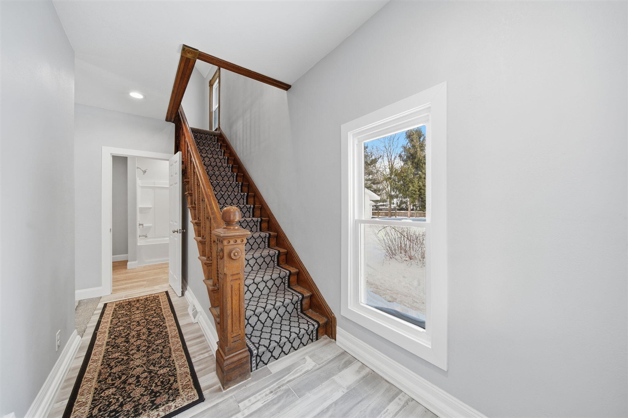 1506 Pringle Avenue, Jackson, MI, 49203-1954