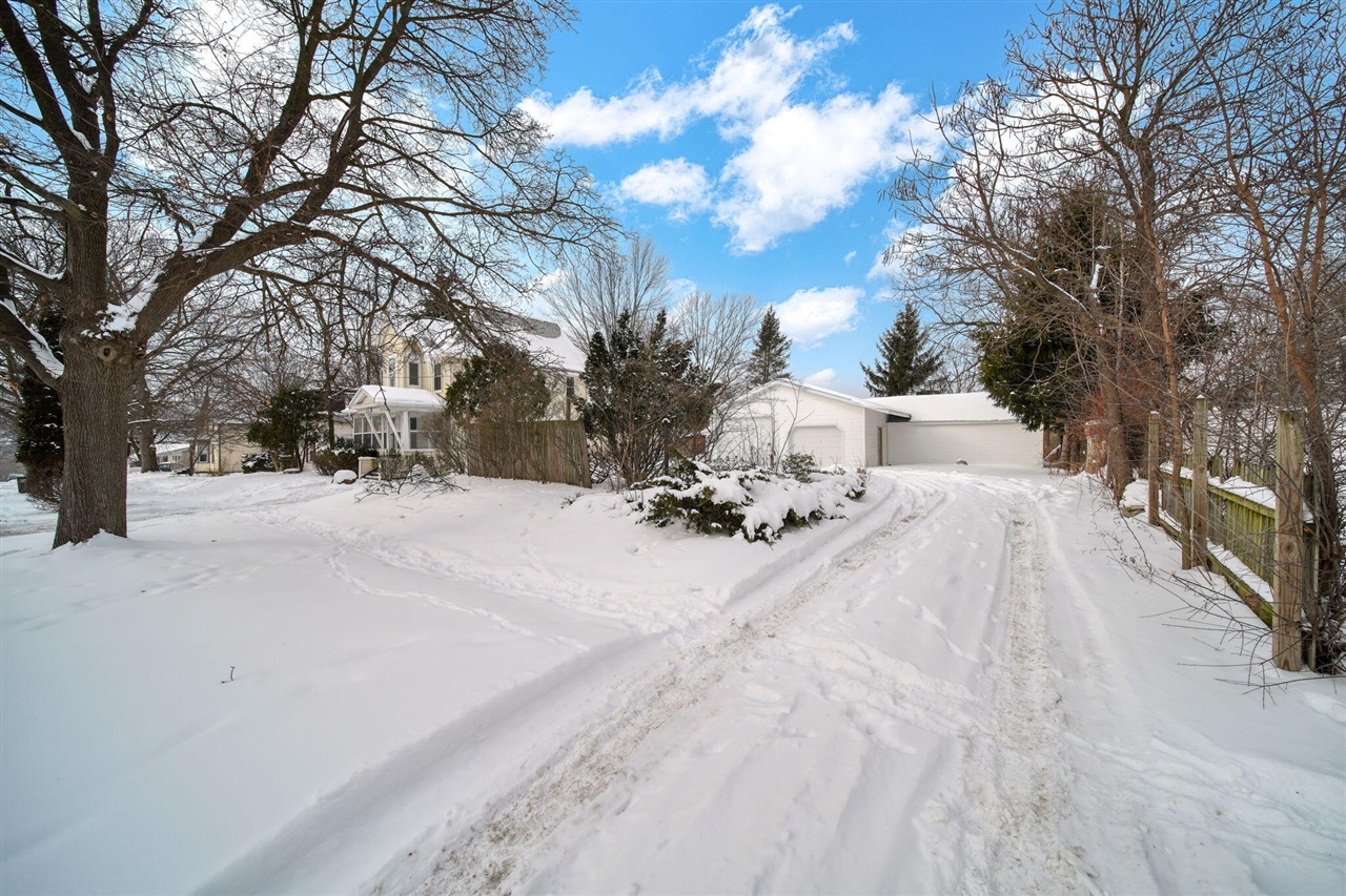 1506 Pringle Avenue, Jackson, MI, 49203-1954