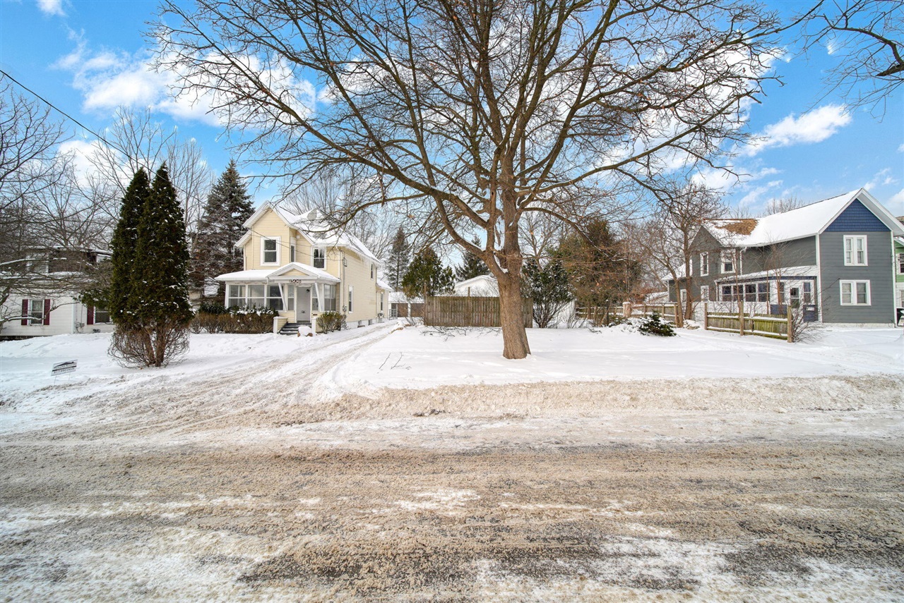 1506 Pringle Avenue, Jackson, MI, 49203-1954