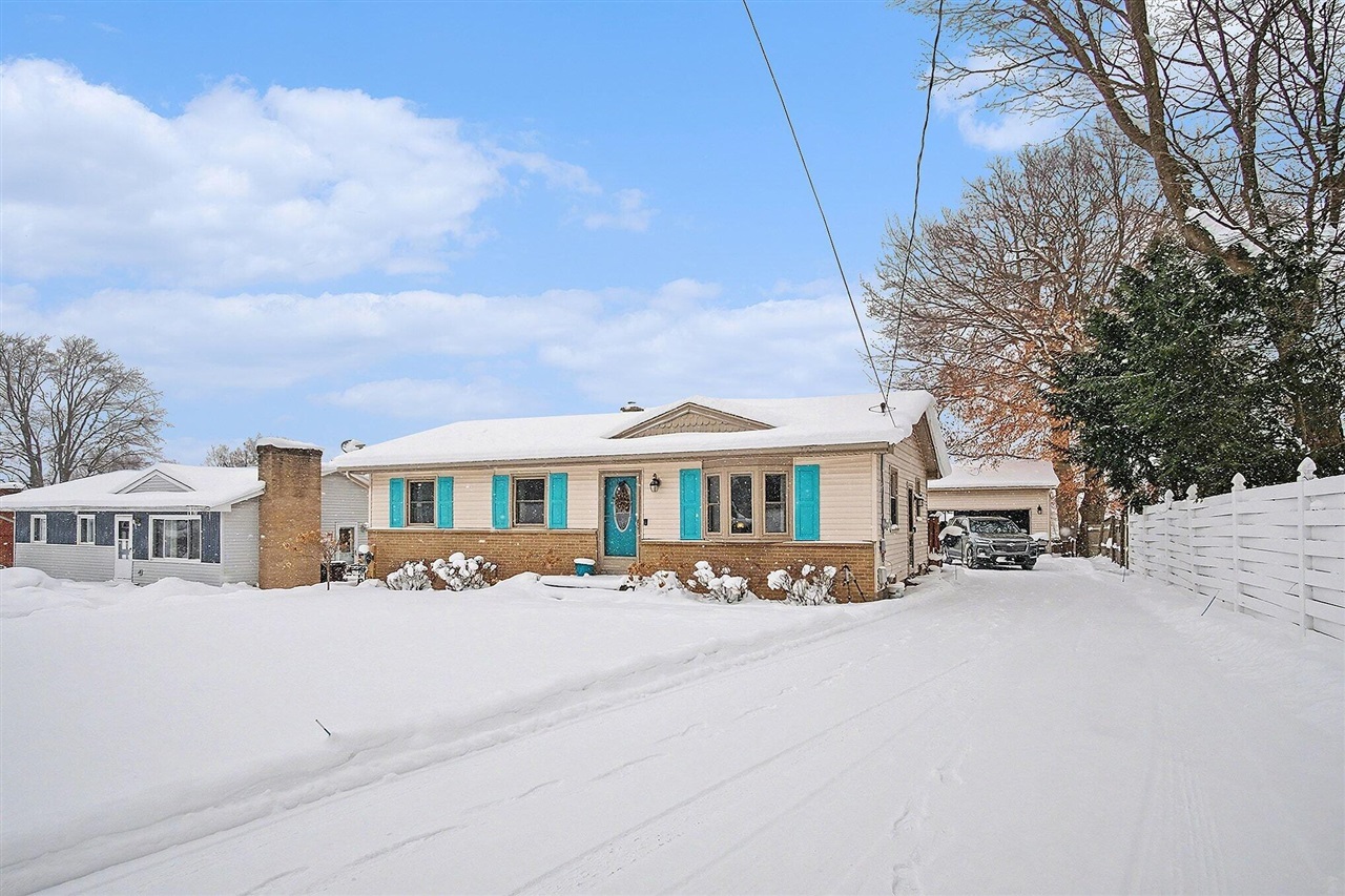 8492 Douglas Avenue, Kalamazoo, MI, 49009