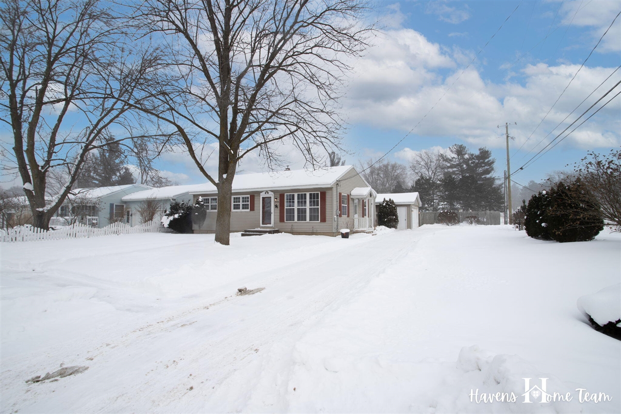 Homes for sale in Kentwood, MI | 5186 Mildred Ave, Kentwood, MI 49508 | MLS# 70513162