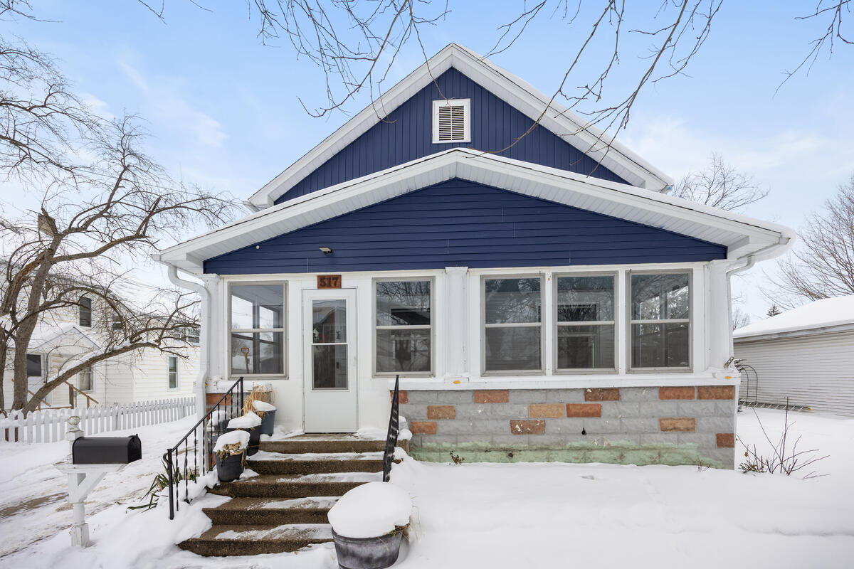 Homes for sale in Lowell, MI | 517 Elm St, Lowell, MI 49331 | MLS# 70513198