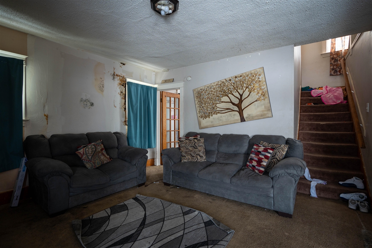 1525 W Saginaw Street, Lansing, MI, 48915-1352