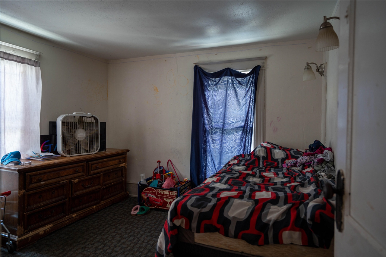 1525 W Saginaw Street, Lansing, MI, 48915-1352