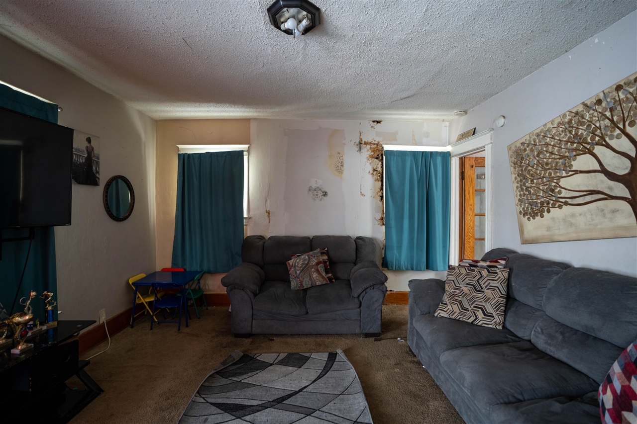 1525 W Saginaw Street, Lansing, MI, 48915-1352