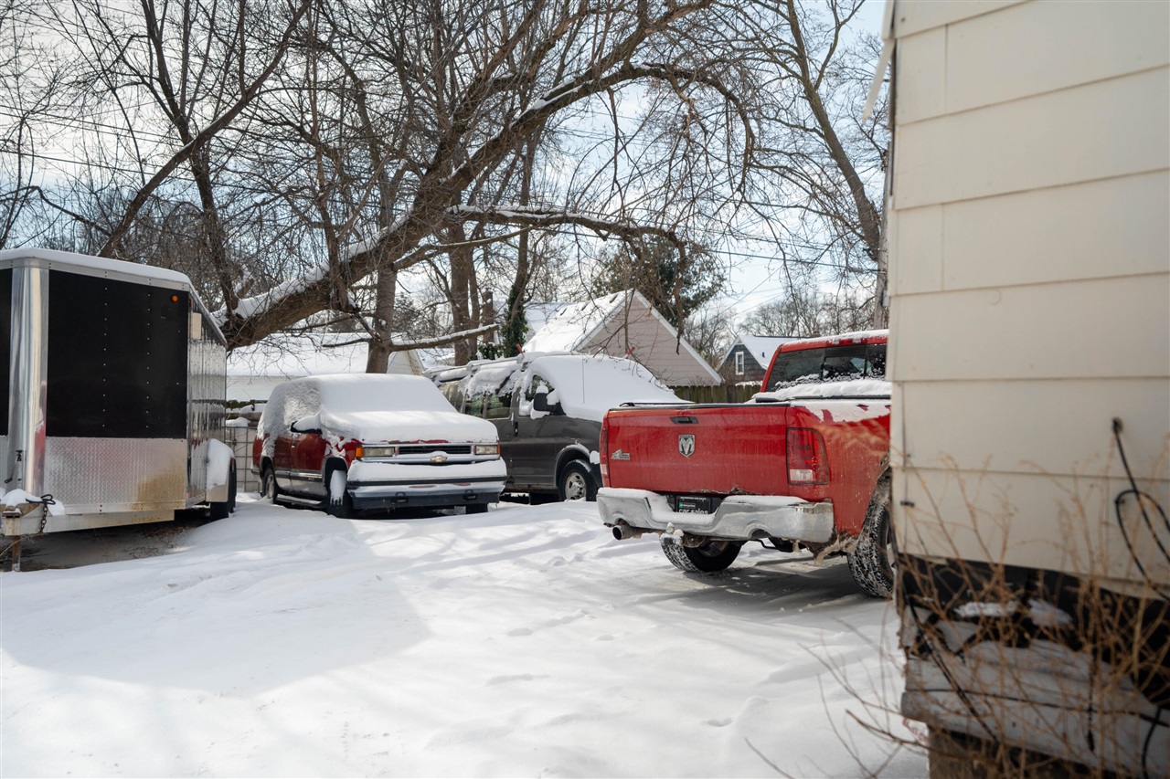 1525 W Saginaw Street, Lansing, MI, 48915-1352