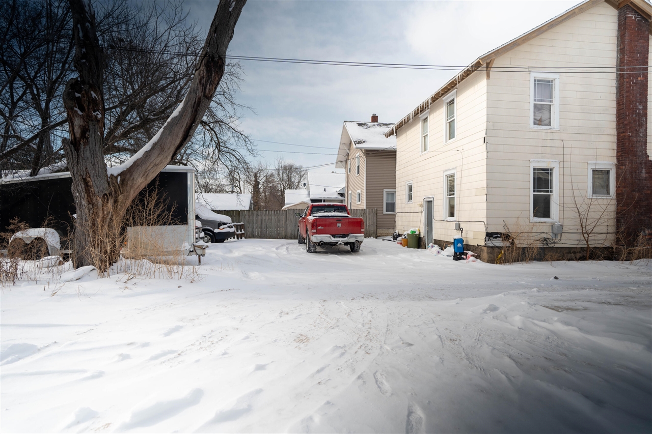 1525 W Saginaw Street, Lansing, MI, 48915-1352