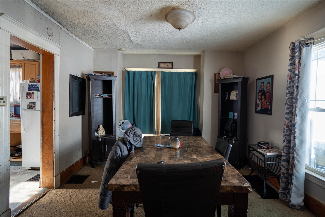 1525 W Saginaw Street, Lansing, MI, 48915-1352