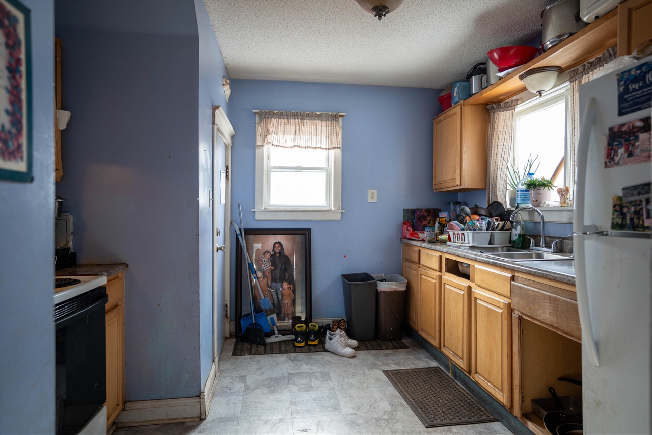 1525 W Saginaw Street, Lansing, MI, 48915-1352