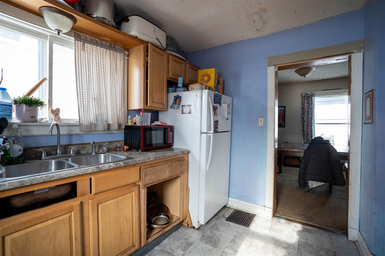 1525 W Saginaw Street, Lansing, MI, 48915-1352