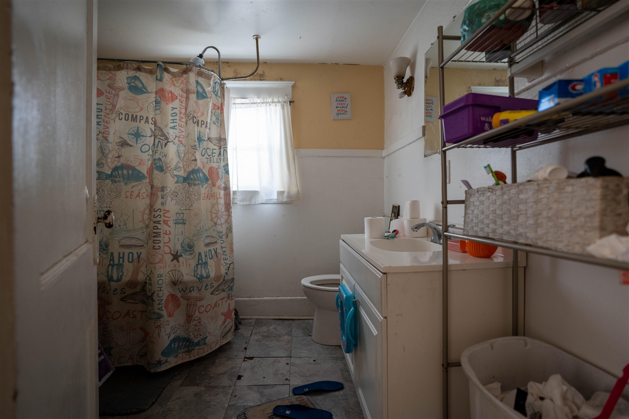 1525 W Saginaw Street, Lansing, MI, 48915-1352