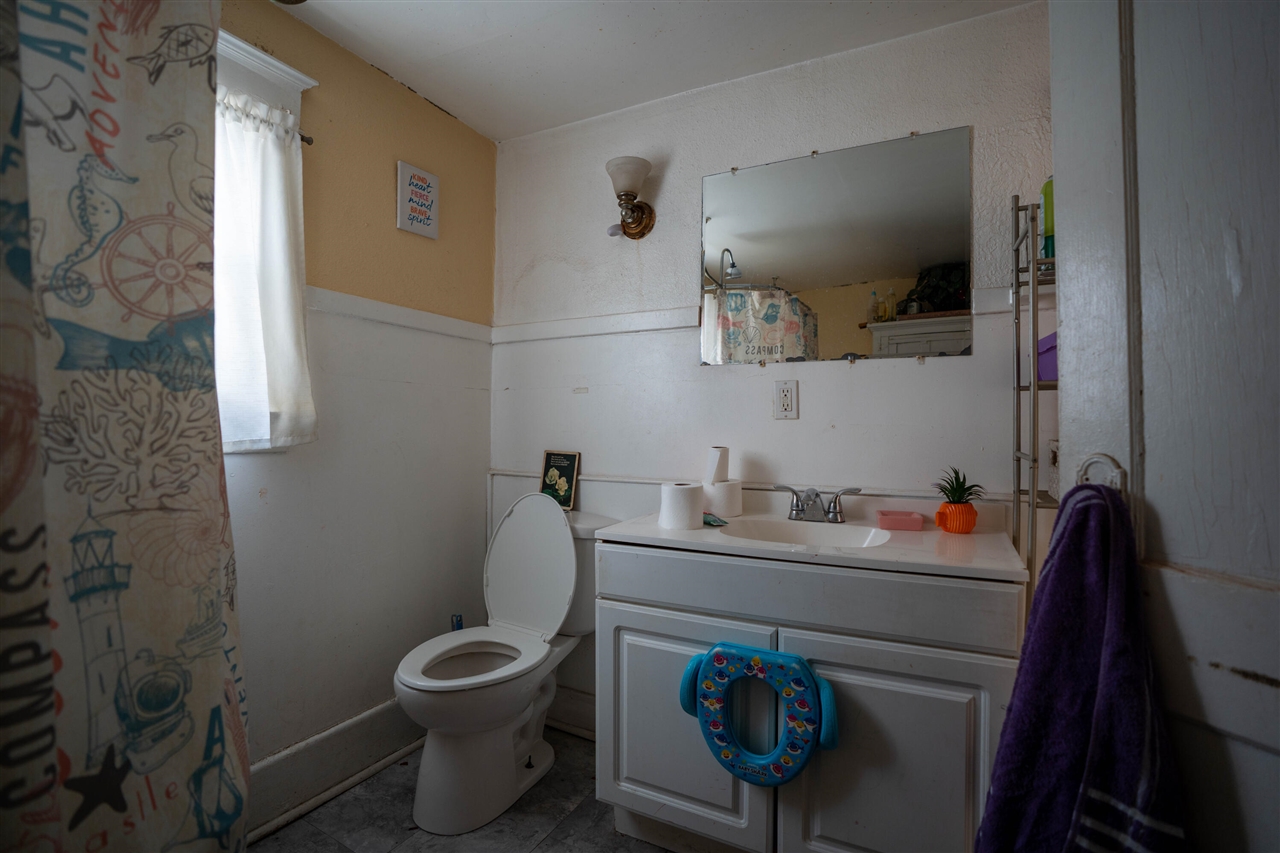 1525 W Saginaw Street, Lansing, MI, 48915-1352