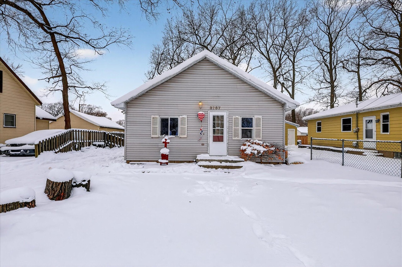 Homes for sale in Wyoming, MI | 3757 Michael Ave, Wyoming, MI 49509 | MLS# 70513262