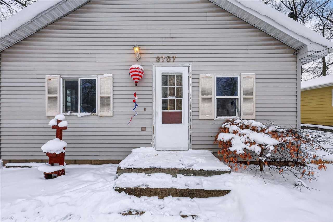 Homes for sale in Wyoming, MI | 3757 Michael Ave, Wyoming, MI 49509 | MLS# 70513262