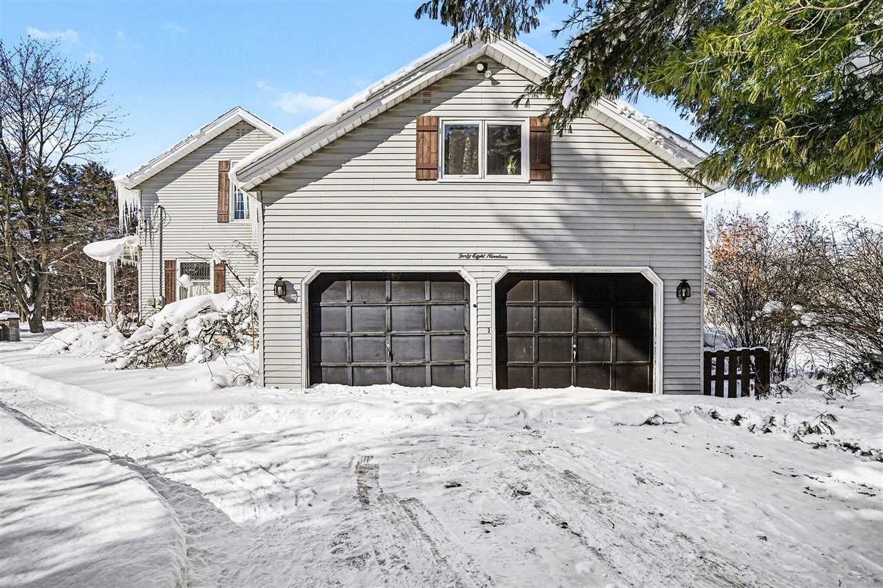 Homes for sale in Coopersville, MI | 4819 Leonard St, Coopersville, MI 49404 | MLS# 70513389