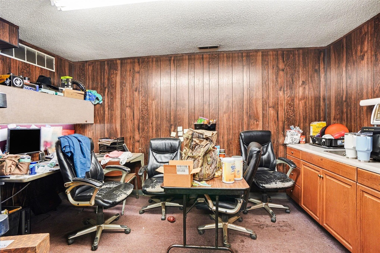 2470 Van Ommen Drive, Holland, MI, 49424-9214