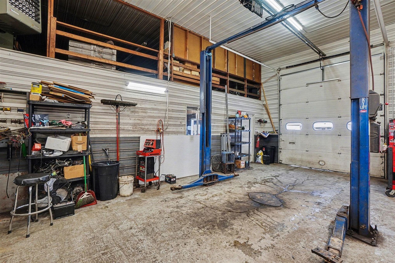 2470 Van Ommen Drive, Holland, MI, 49424-9214