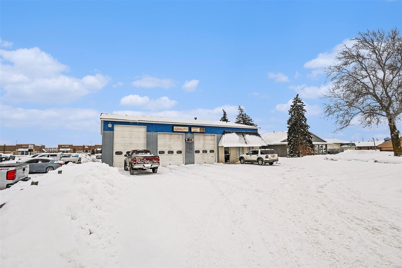 2470 Van Ommen Drive, Holland, MI, 49424-9214