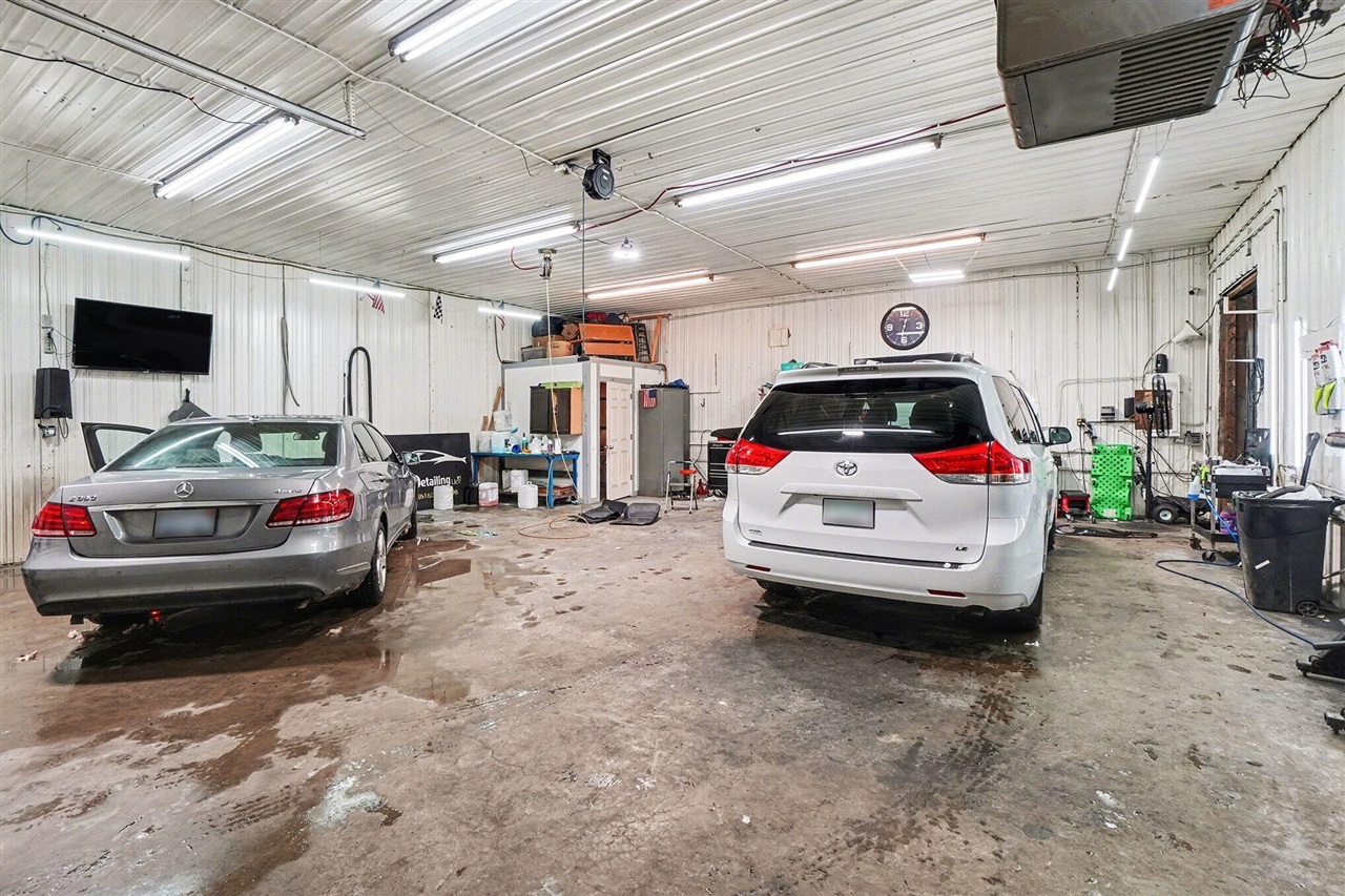 2470 Van Ommen Drive, Holland, MI, 49424-9214