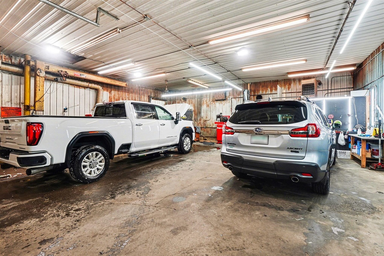 2470 Van Ommen Drive, Holland, MI, 49424-9214